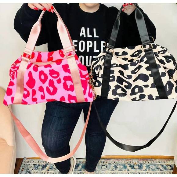 NEW TRIPLE A leopard duffle bag in pink - Picture 4 of 4